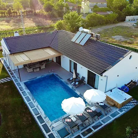 Villa Private Pool With Jacuzzi & Garden Girdev