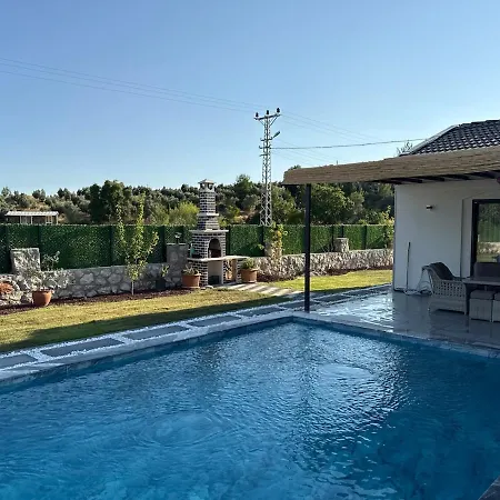 Private Pool With Jacuzzi & Garden