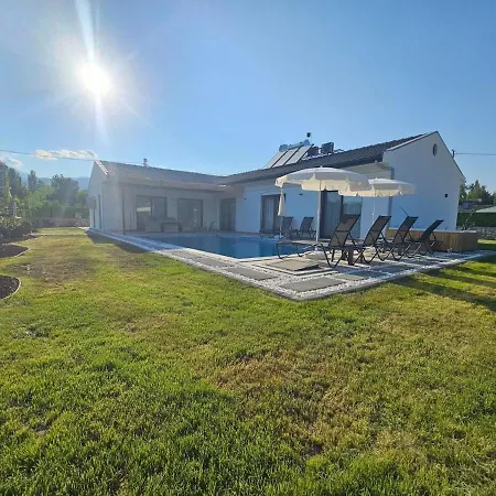 Villa Private Pool With Jacuzzi & Garden