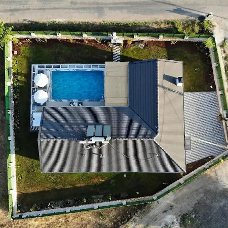 Private Pool With Jacuzzi & Garden Villa