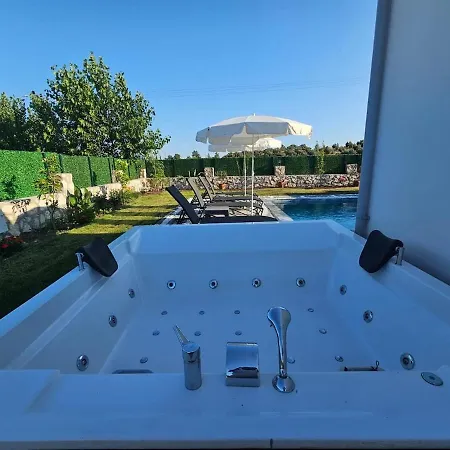 Private Pool With Jacuzzi & Garden